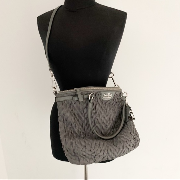 Coach Purse *MOVING SALE DISCOUNTS - Picture 3 of 7